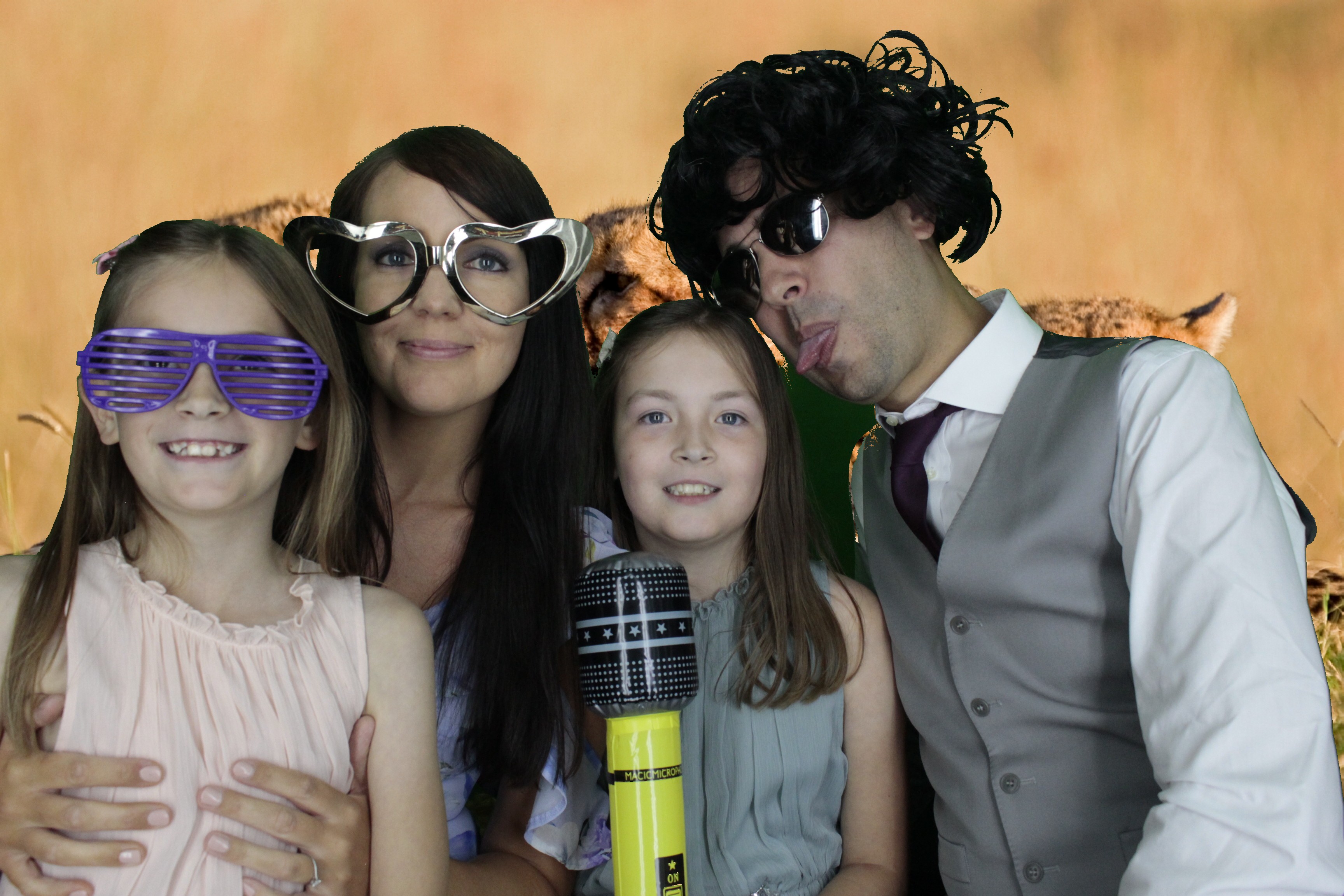 Mr & Mrs Brooks | View more photos from the event at gallery.myphotoboothexperience.co.uk/u/MyPhotoBoothExperienceLtd/Mr-Mrs-Brooks